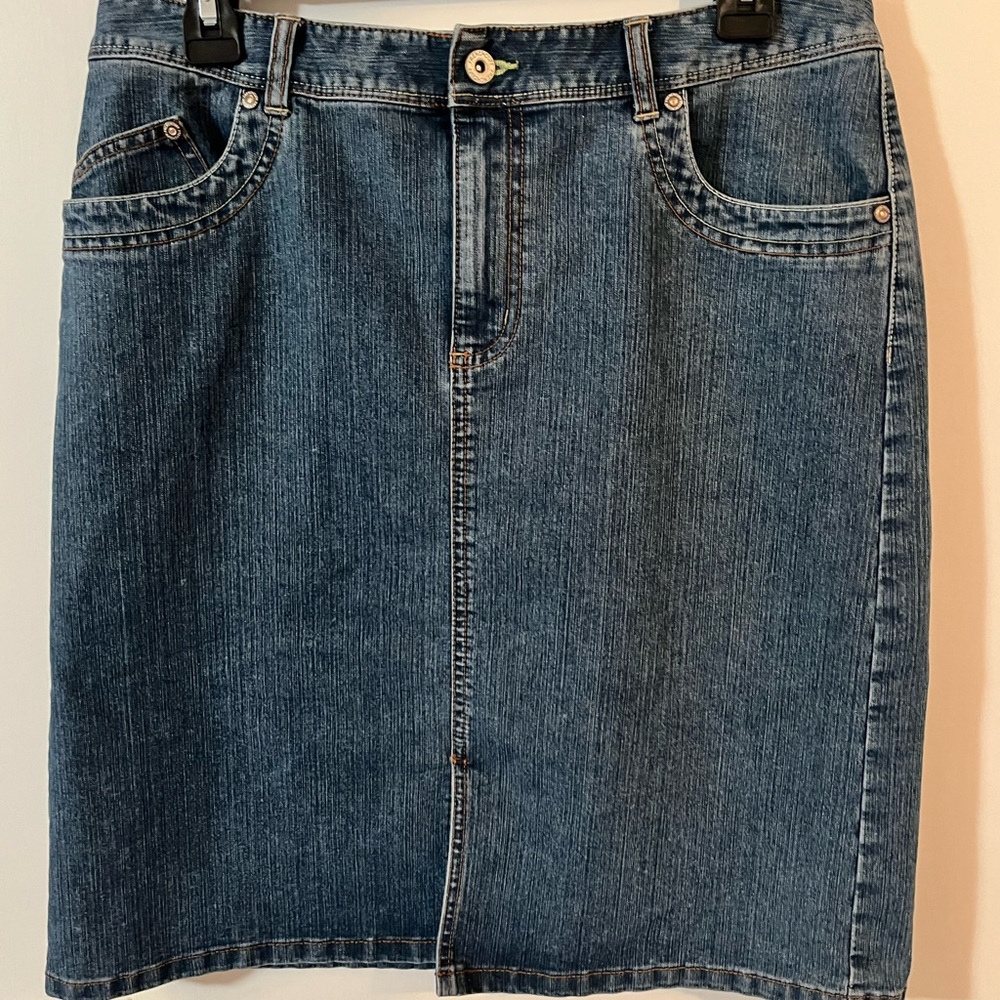 French Cuff women’s size 8. Classic Blue Denim Skirt with front opening